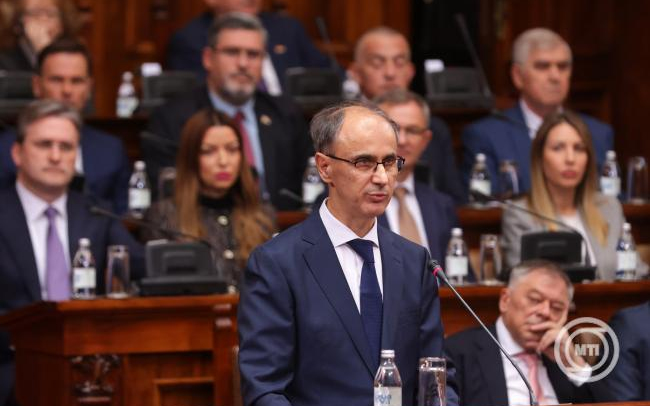 Egy politikai múlttal nem rendelkező orvos lett Szerbia új miniszterelnöke