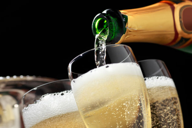 Pezsgőből és virsliből fogy a legtöbb szilveszterkor