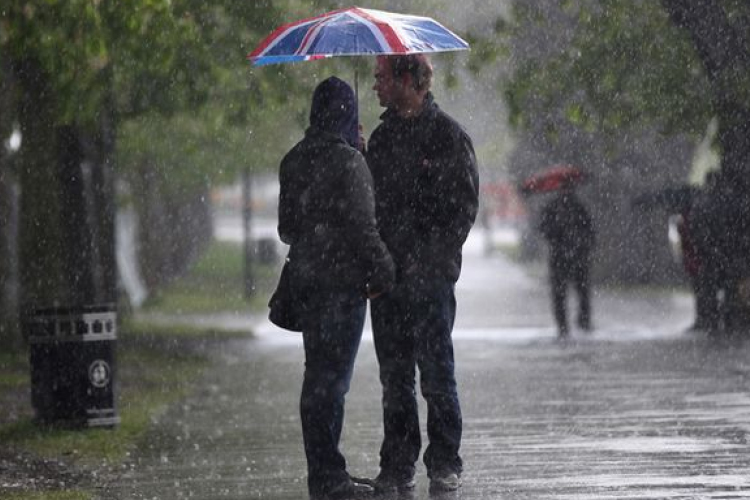 Árvíz - Csütörtökön az ország jelentős részén várható felhőszakadás
