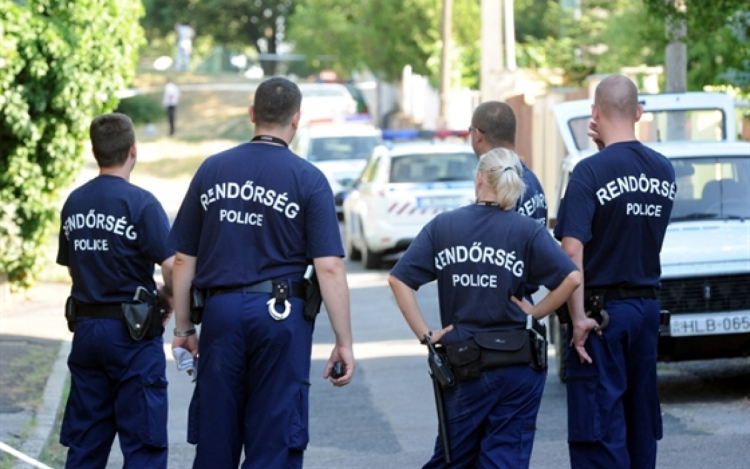  Kétszer annyi rendőr vigyáz a Balatonon 