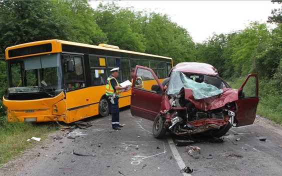 Havazás - Busz és teherautó ütközött össze Zalagyömörőnél