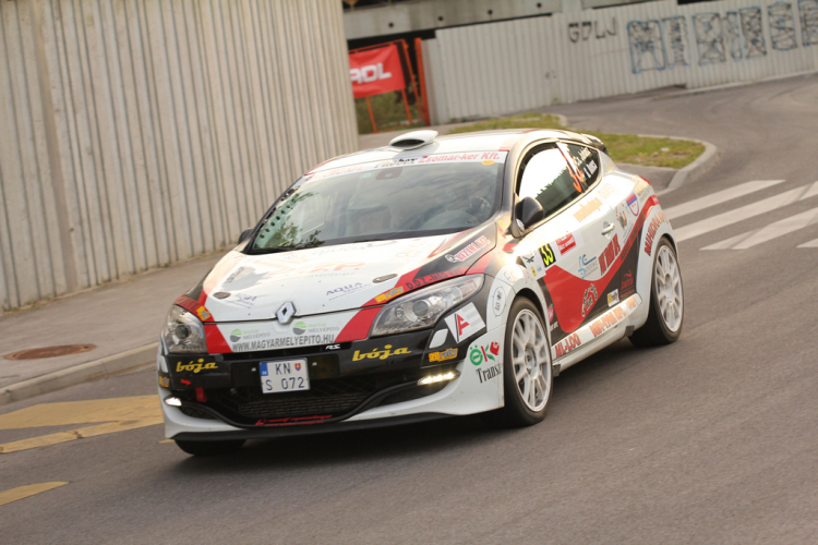 Kell nyomni a gázt az elejétől a végéig