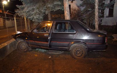 Átszakította a kerítést és az udvarban landolt