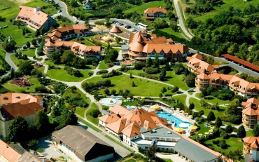 Ünnepélyes szerződéskötés