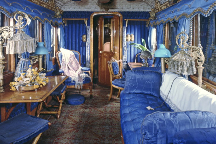 Megválik különvonatától a brit királyi család