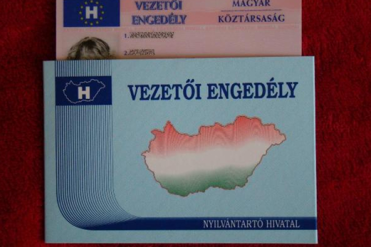 Fontos változás a jogosítványoknál, rendszámoknál