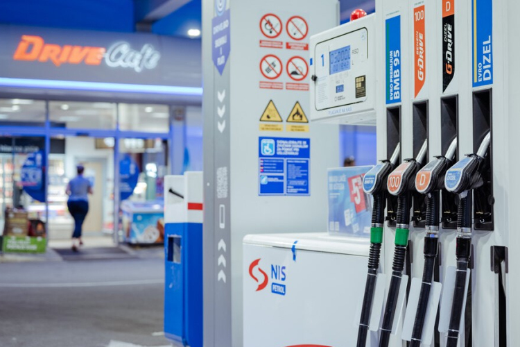 Október elsején életbe lépnek a szerb állami olajtársaság elleni amerikai szankciók