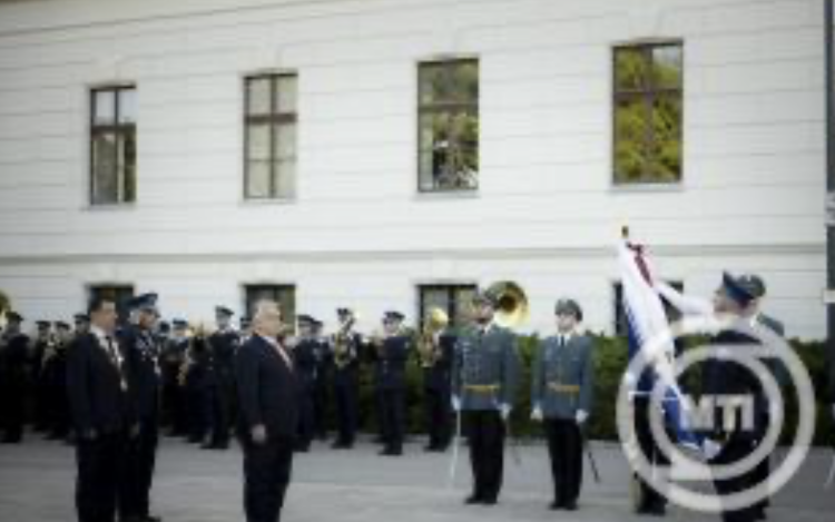 Orbán Viktor: a Tisza Párt hadügyminiszter-jelöltje Ukrajnát dicsőíti, és külföldről kapja az utasításokat