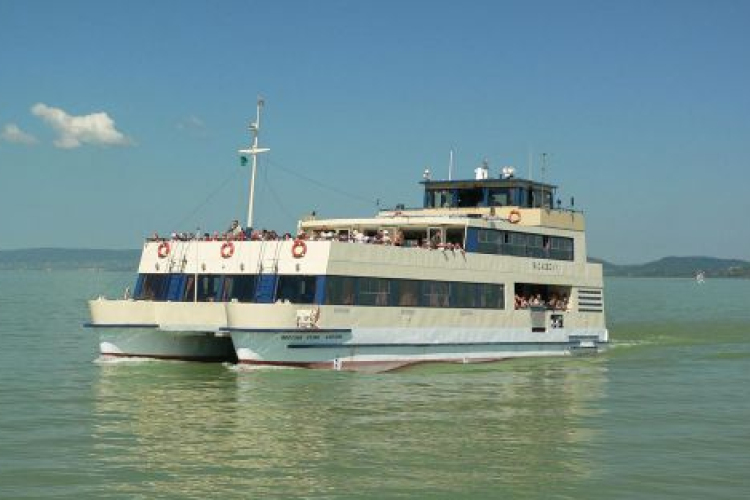 Áremelés és biciklis hajó a Balatoni Hajózásnál