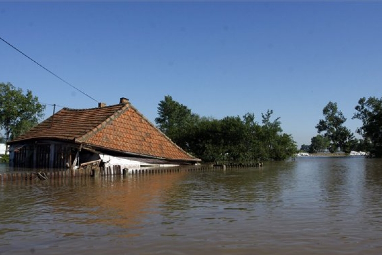 Balaton: a magasabb vízszinthez településeket kellene 