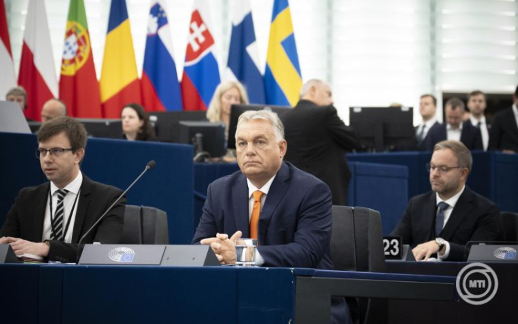 EU-elnökség - Orbán Viktor: azért jöttem, hogy ébresztőt fújjak